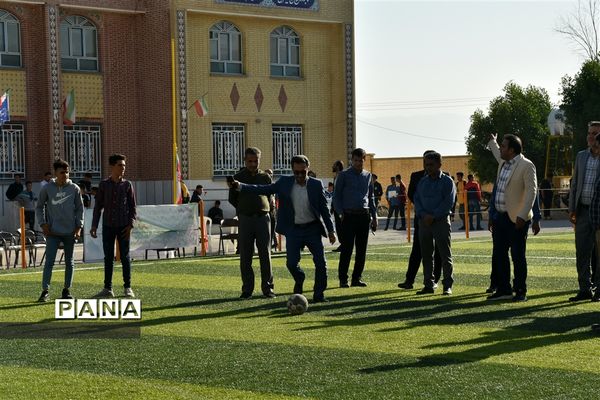 افتتاح زمین چمن مصنوعی هنرستان شهید چمران شهر گله‌دار استان فارس