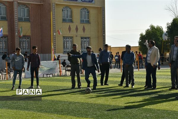 افتتاح زمین چمن مصنوعی هنرستان شهید چمران شهر گله‌دار استان فارس