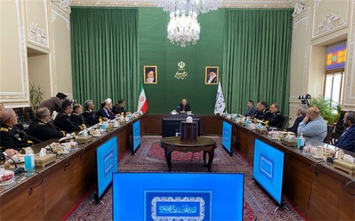 دیدار فرمانده، معاونان و جمعی از مدیران نداجا با رئیس مجلس