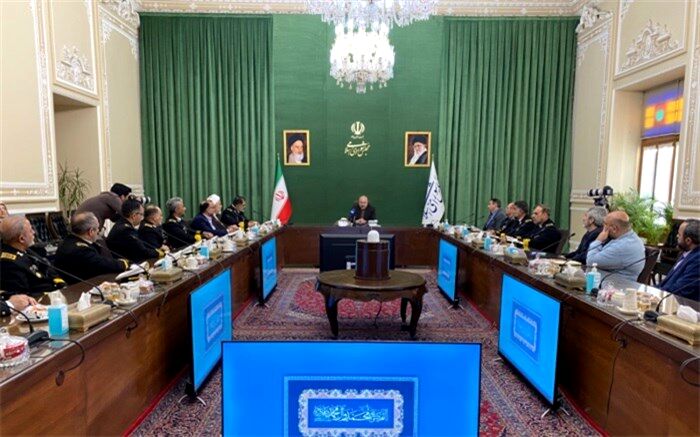 دیدار فرمانده، معاونان و جمعی از مدیران نداجا با رئیس مجلس