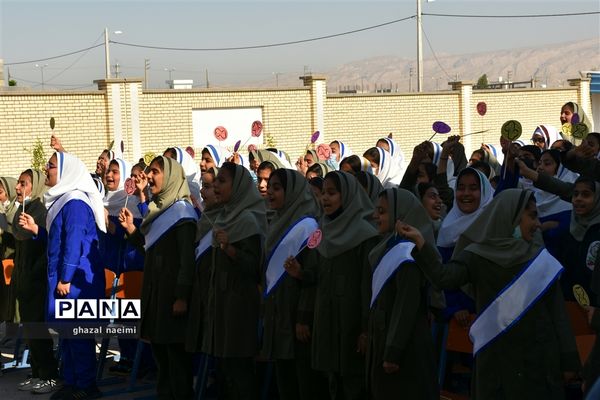 آیین افتتاحیه جشنواره سفیران سلامت در دبستان حاج اکبر صدیقی گله‌دار استان فارس