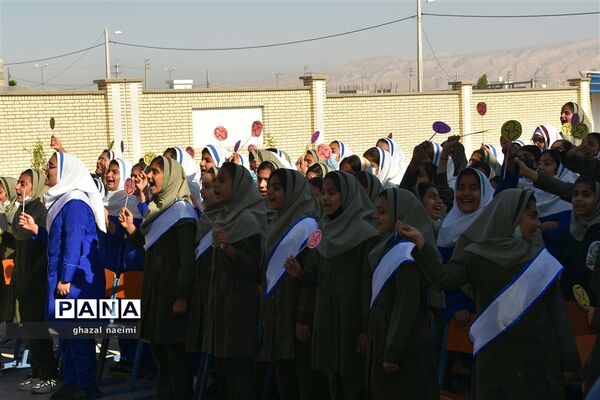 آیین افتتاحیه جشنواره سفیران سلامت در دبستان حاج اکبر صدیقی گله‌دار استان فارس