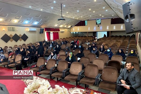 جلسه توجیهی دومین جشنواره ملی تئاتر درسی در کانون سمیه شهرری