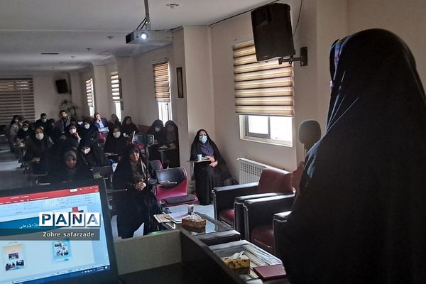 برگزاری کارگاه توانمندسازی دبیران درس تفکر و سبک زندگی در رودهن