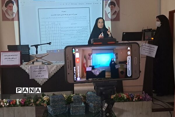 برگزاری کارگاه توانمندسازی دبیران درس تفکر و سبک زندگی در رودهن