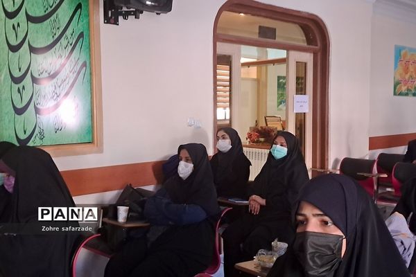 برگزاری کارگاه توانمندسازی دبیران درس تفکر و سبک زندگی در رودهن