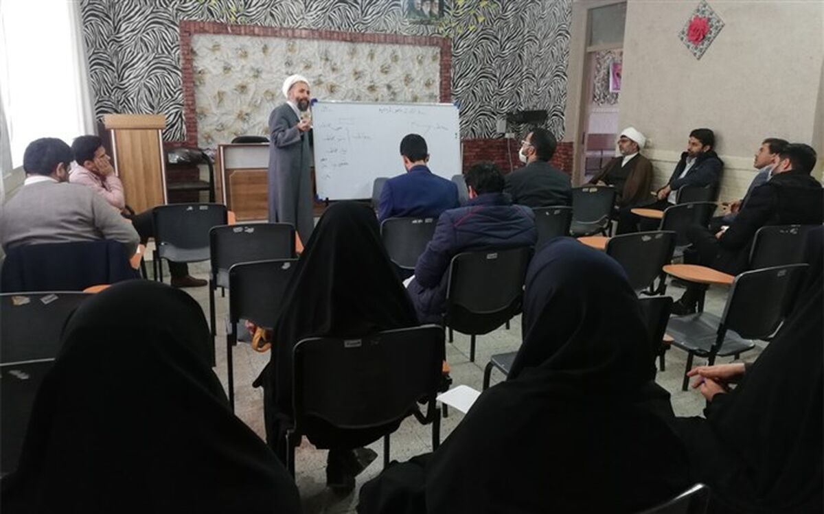 معلمان و مربیان باید به دانش روز مسلط  و از سطح سواد رسانه‌ای بالایی برخوردار باشند