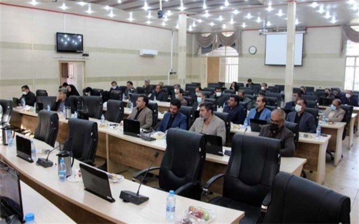 یکى از عوامل رشد و به‌روزرسانی اطلاعات کارکنان، برگزاری کارگاه‌هاى آموزشى است