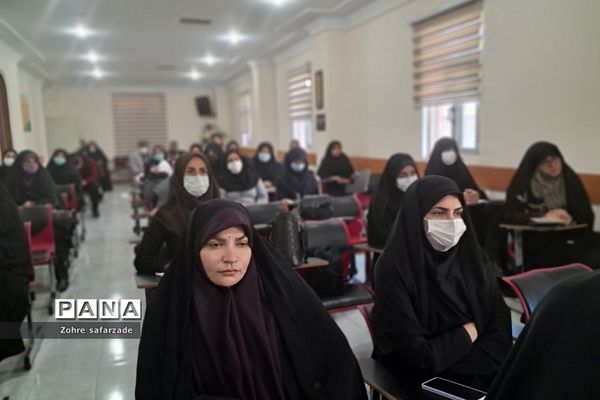 برگزاری کارگاه تجارب برتر تربیتی در حوزه کیفیت‌بخشی فعالیت‌های پرورشی در رودهن