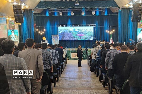 تجلیل از پسران نخبه آموزش و پرورش ناحیه 3 شیراز