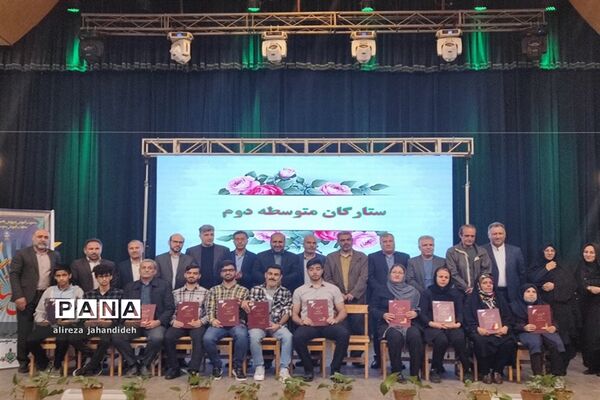 تجلیل از پسران نخبه آموزش و پرورش ناحیه 3 شیراز