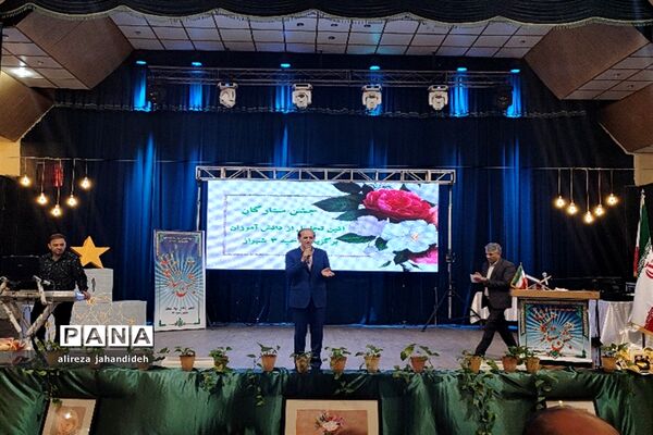 تجلیل از پسران نخبه آموزش و پرورش ناحیه 3 شیراز