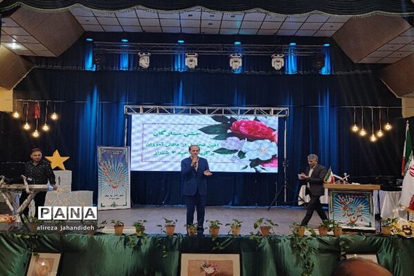 تجلیل از پسران نخبه آموزش و پرورش ناحیه 3 شیراز