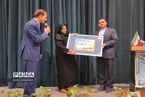 تجلیل از پسران نخبه آموزش و پرورش ناحیه 3 شیراز