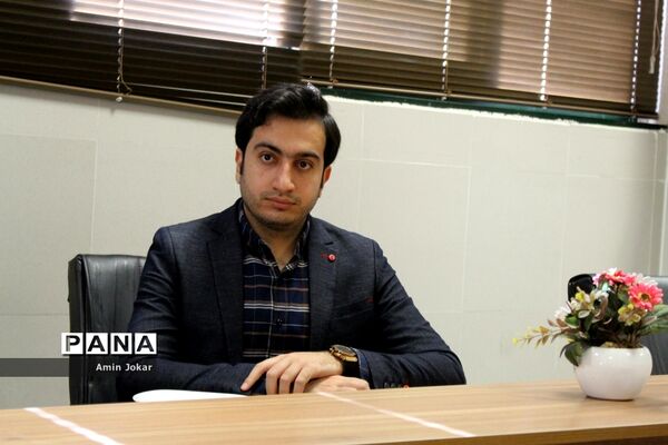 جلسه هم‌اندیشی حلقه مشاوران گام دوم انقلاب اسلامی با رئیس سازمان دانش‌آموزی استان فارس
