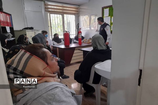 آموزش اطفای حریق برای رابطان و سفیران سلامت مرکز بهداشت محمدیان