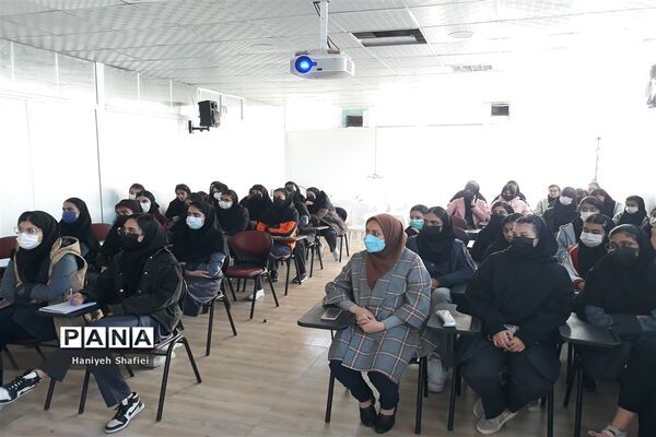آموزش مانور زلزله در دبیرستان ستارگان ناحیه یک شیراز