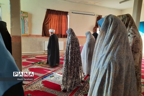 برگزاری نماز جماعت در مدارس شهرستان قرچک