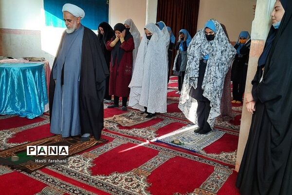 برگزاری نماز جماعت در مدارس شهرستان قرچک