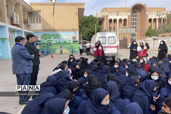 بیست و چهارمین مانور سراسری زلزله و ایمنی در دبیرستان شاهد رضوان ناحیه یک اهواز