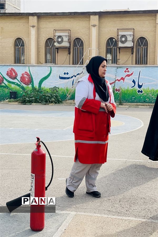 بیست و چهارمین مانور سراسری زلزله و ایمنی در دبیرستان شاهد رضوان ناحیه یک اهواز