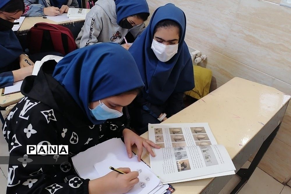 آموزش هنر‌آموزی در مدرسه ندای زهرا قرچک