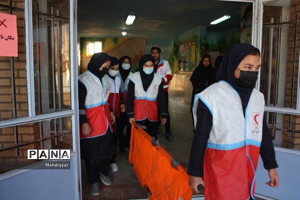 مانور زلزله در مدرسه عدالت شهر جوادآباد