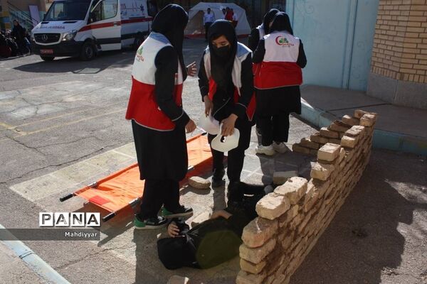 مانور زلزله در مدرسه عدالت شهر جوادآباد