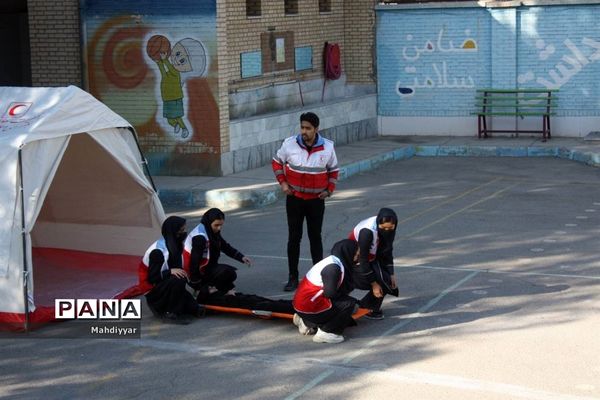 مانور زلزله در مدرسه عدالت شهر جوادآباد