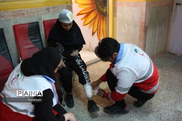 مانور زلزله در مدرسه عدالت شهر جوادآباد