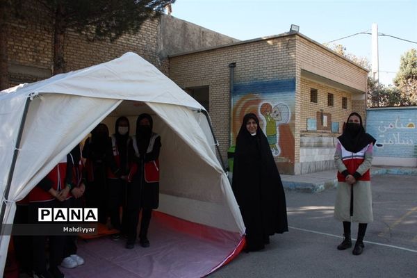 مانور زلزله در مدرسه عدالت شهر جوادآباد