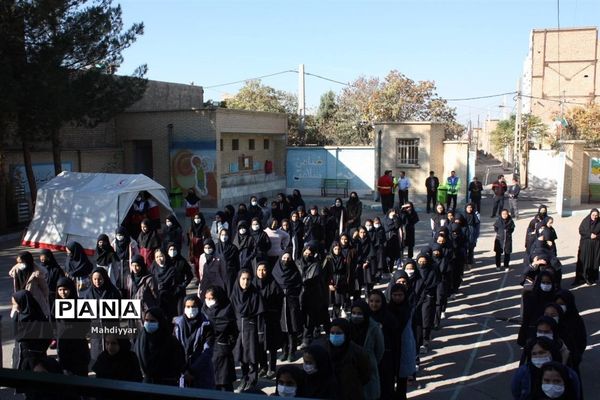 مانور زلزله در مدرسه عدالت شهر جوادآباد