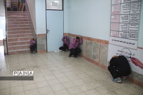 بیست‌وچهارمین مانور سراسری زلزله و ایمنی در دبیرستان شاهد امام جواد(ع) بهبهان