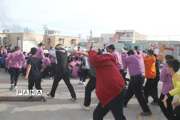 بیست‌وچهارمین مانور سراسری زلزله و ایمنی در دبیرستان شاهد امام جواد(ع) بهبهان