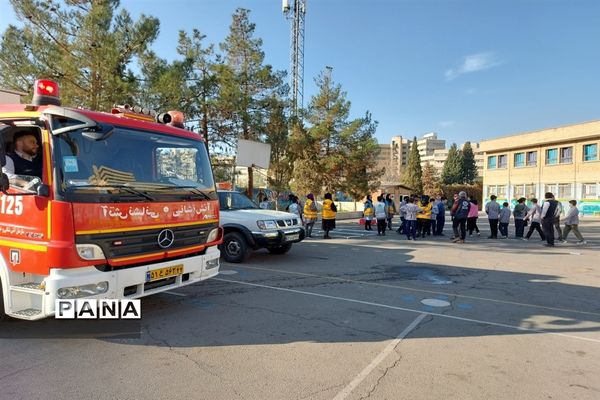 بیست و چهارمین مانور سراسری زلزله و ایمنی در مدارس منطقه ۵