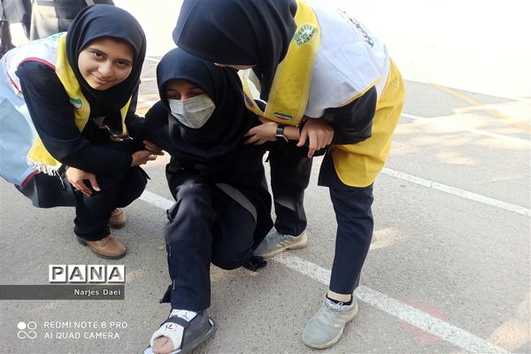 برگزاری مانور سراسری زلزله و ایمنی در دبیرستان شاهد شهید شیرودی