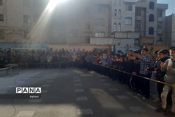 برگزاری مانور زلزله و آموزش اطفا حریق در دبیرستان حربن ریاحی منطقه ۱۳