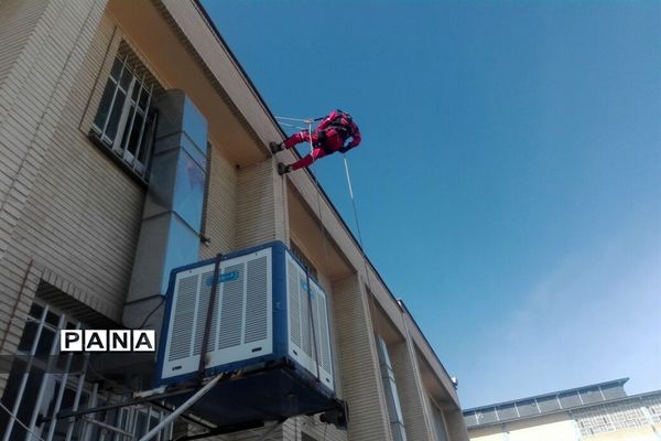 بیست و چهارمین مانور سراسری زلزله و ایمنی در دبستان حضرت مسلم (ع) ناحیه دو شیراز