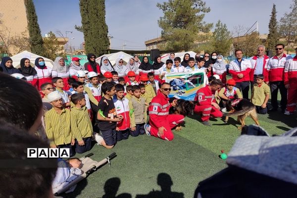 بیست و چهارمین مانور سراسری زلزله و ایمنی در دبستان حضرت مسلم (ع) ناحیه دو شیراز