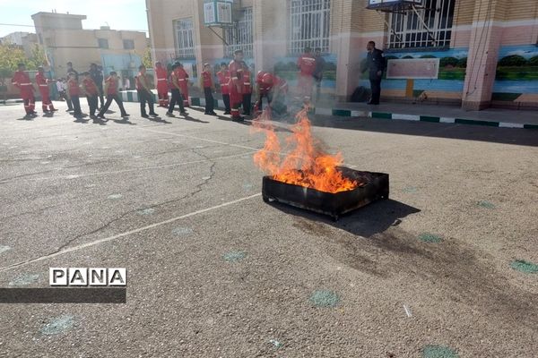 بیست و چهارمین مانور سراسری زلزله و ایمنی در دبستان حضرت مسلم (ع) ناحیه دو شیراز