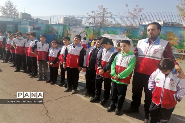 بیست و چهارمین دوره مانور زلزله و ایمنی در مدارس منطقه ۲ شهر تهران