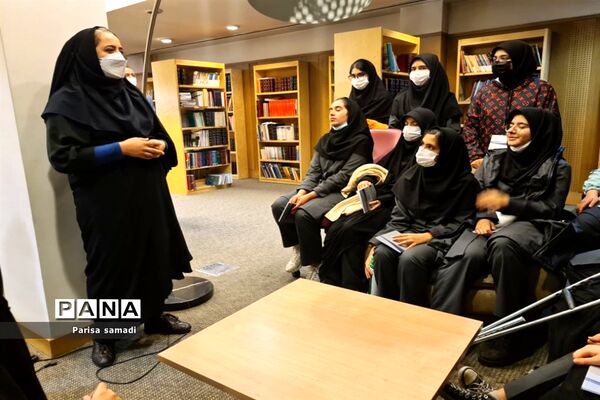 حضور دانش‌آموزان فرهنگ دختران منطقه ۱۳ در فرهنگستان زبان و ادب فارسی