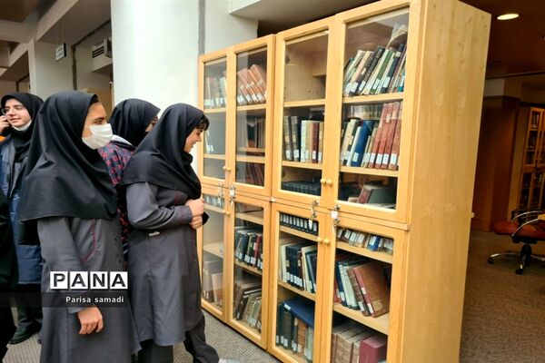 حضور دانش‌آموزان فرهنگ دختران منطقه ۱۳ در فرهنگستان زبان و ادب فارسی