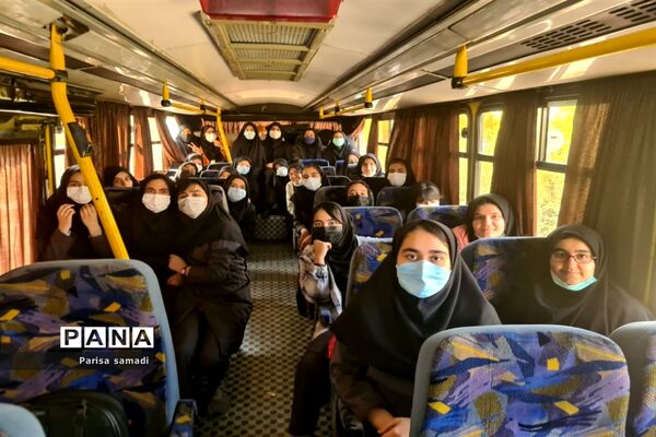حضور دانش‌آموزان فرهنگ دختران منطقه ۱۳ در فرهنگستان زبان و ادب فارسی