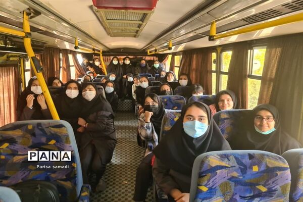 حضور دانش‌آموزان فرهنگ دختران منطقه ۱۳ در فرهنگستان زبان و ادب فارسی