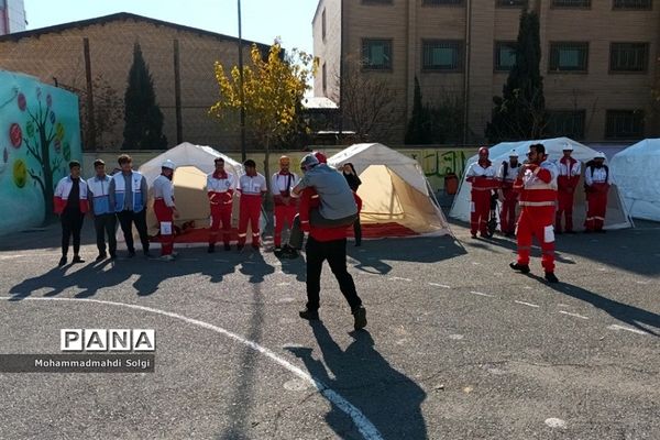 بیست و چهارمین مانور زلزله همزمان با سراسر کشور در مدرسه البرز شهریار