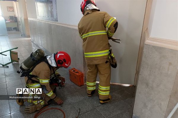 بیست و چهارمین مانور زلزله همزمان با سراسر کشور در مدرسه البرز شهریار