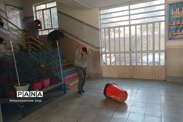 بیست و چهارمین مانور زلزله همزمان با سراسر کشور در مدرسه البرز شهریار