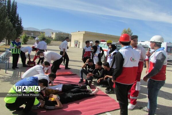 بیست و چهارمین مانور سراسری زلزله و ایمنی مدارس در دبیرستان شهید رجایی نی ریز