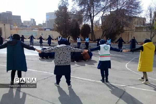 مانور زلزله در دبیرستان فاطمیه شهرستان ایجرود